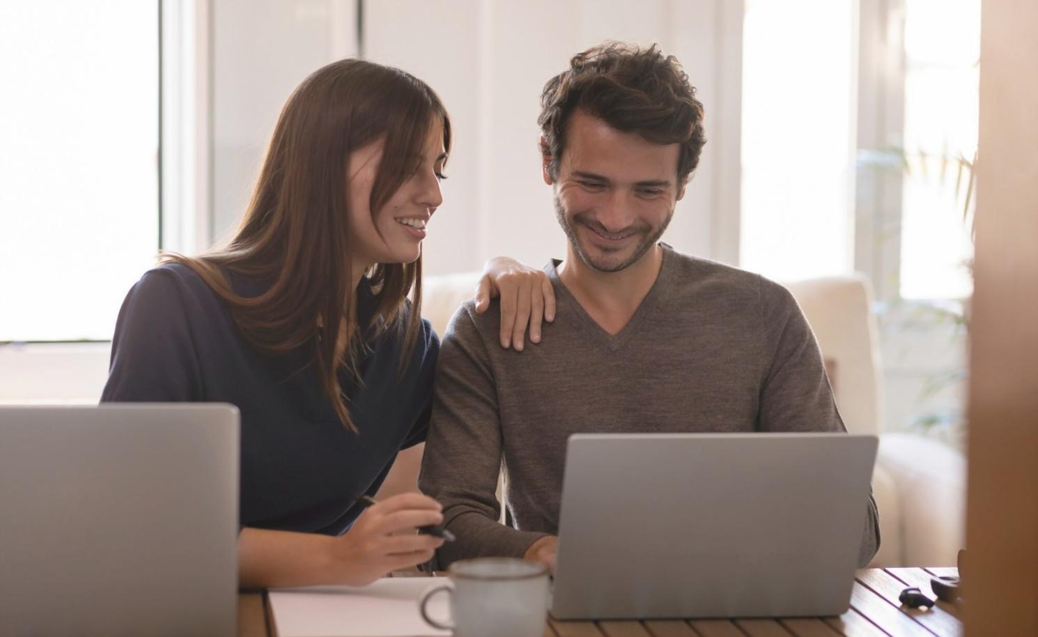 Vista detallada de dashboard de análisis de inversiones con gráficos en tiempo real